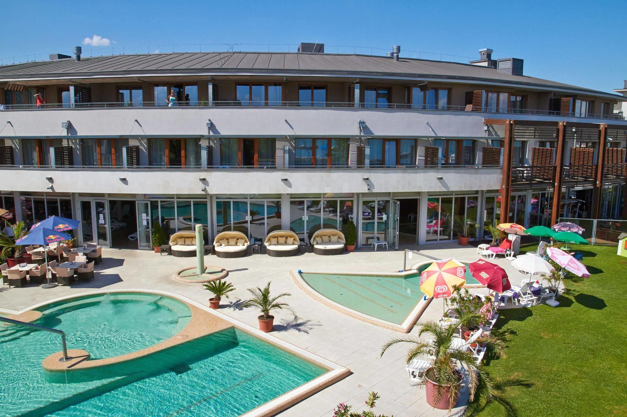 Hotel Golden Lake Resort Balatonfured Exterior photo